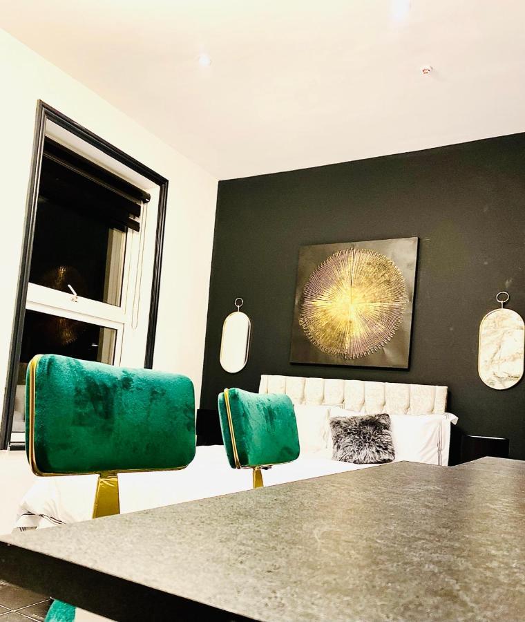 Duke And Duchess Apartments And Rooms - Private In Room Hot Tub Suites London Kültér fotó