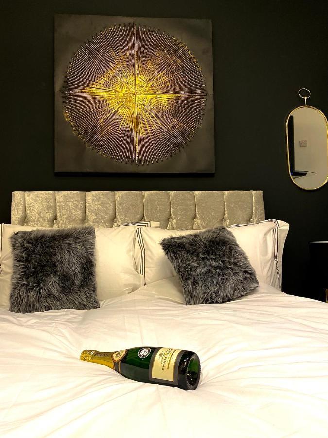 Duke And Duchess Apartments And Rooms - Private In Room Hot Tub Suites London Kültér fotó