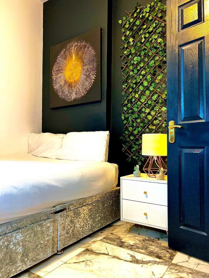 Duke And Duchess Apartments And Rooms - Private In Room Hot Tub Suites London Kültér fotó