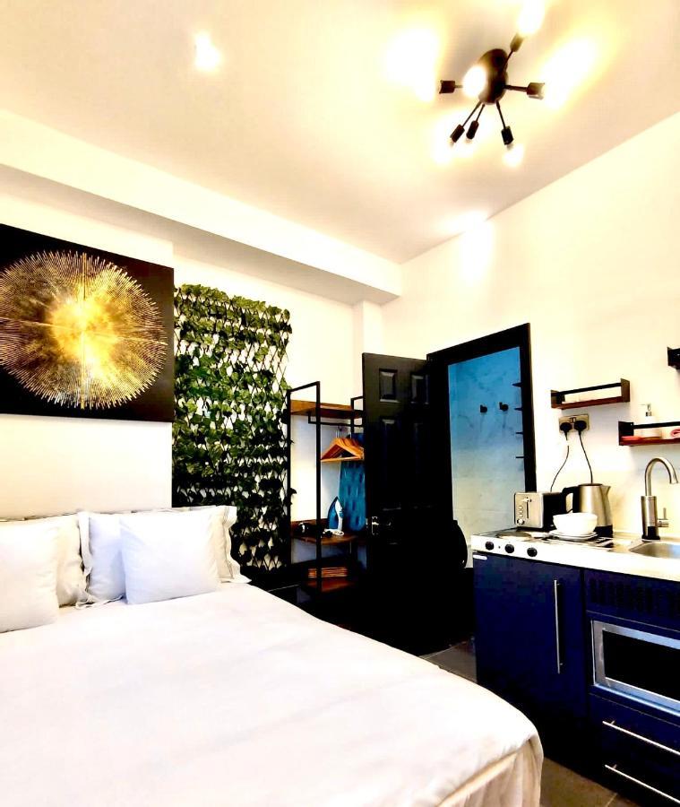Duke And Duchess Apartments And Rooms - Private In Room Hot Tub Suites London Kültér fotó