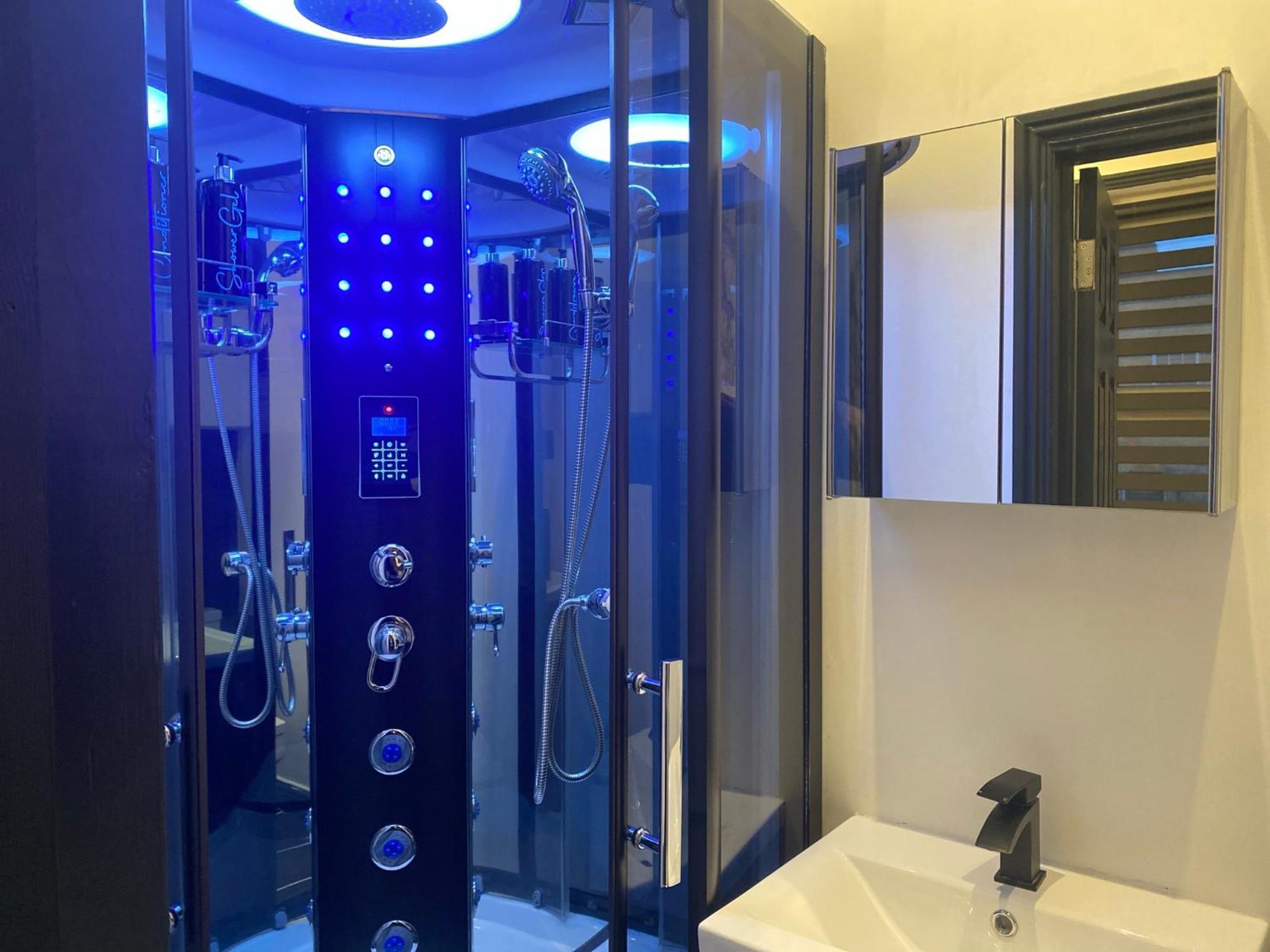 Duke And Duchess Apartments And Rooms - Private In Room Hot Tub Suites London Kültér fotó