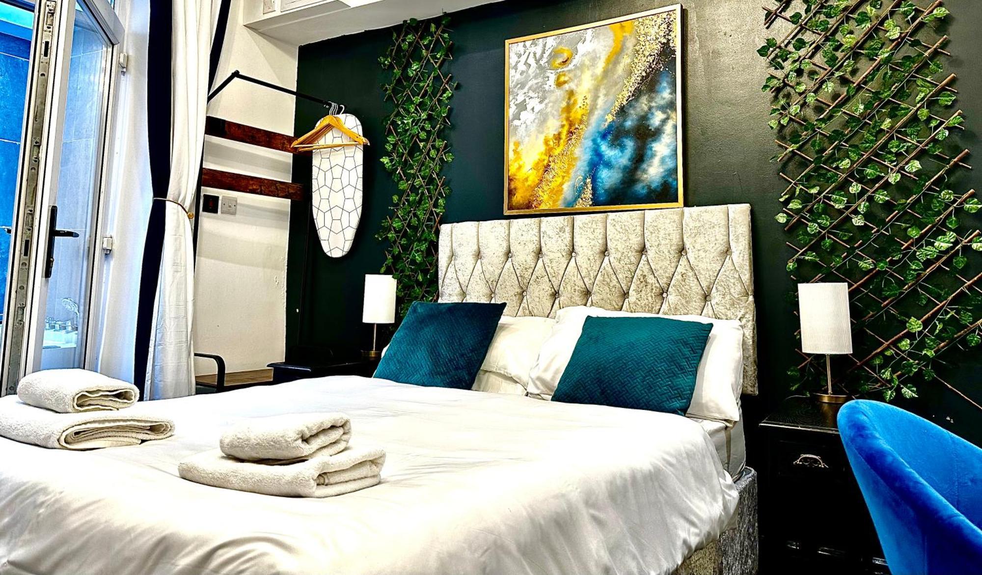 Duke And Duchess Apartments And Rooms - Private In Room Hot Tub Suites London Kültér fotó
