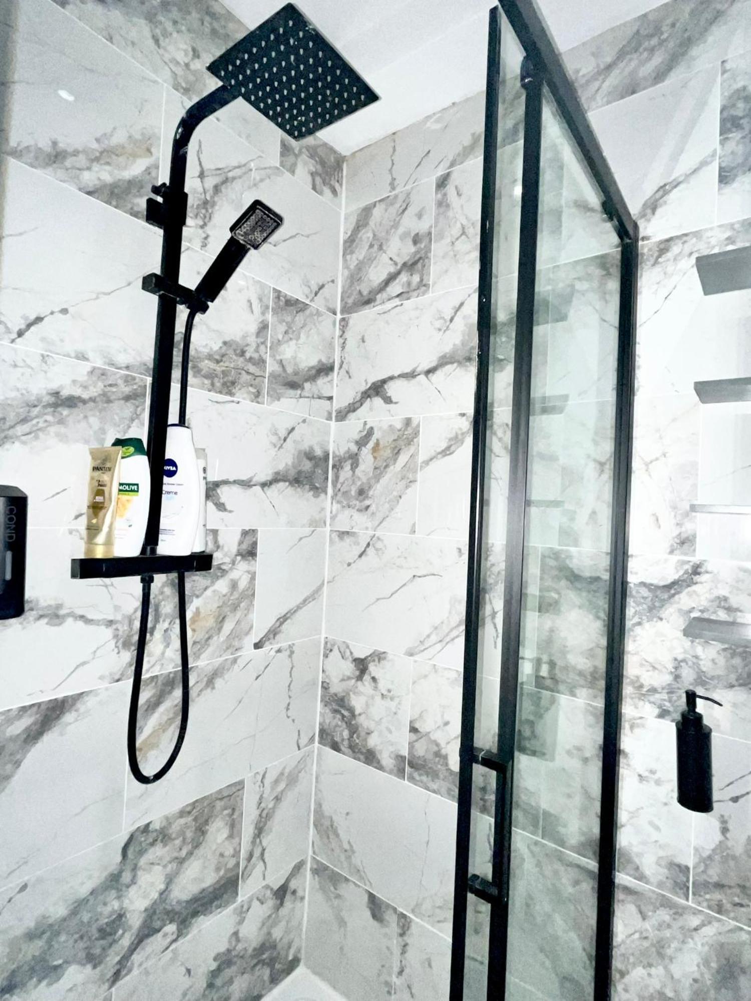 Duke And Duchess Apartments And Rooms - Private In Room Hot Tub Suites London Kültér fotó